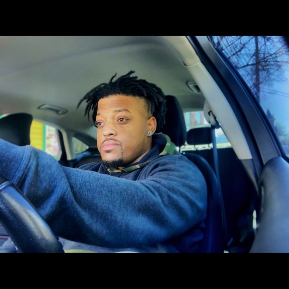 Meet your Posher, Korey - Picture 1 of 3